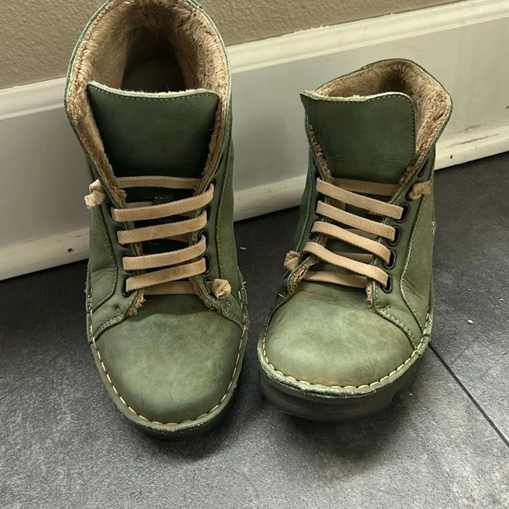 On Foot 29001 High Top Green  Sneaker in Kaki Khaki. Size 38